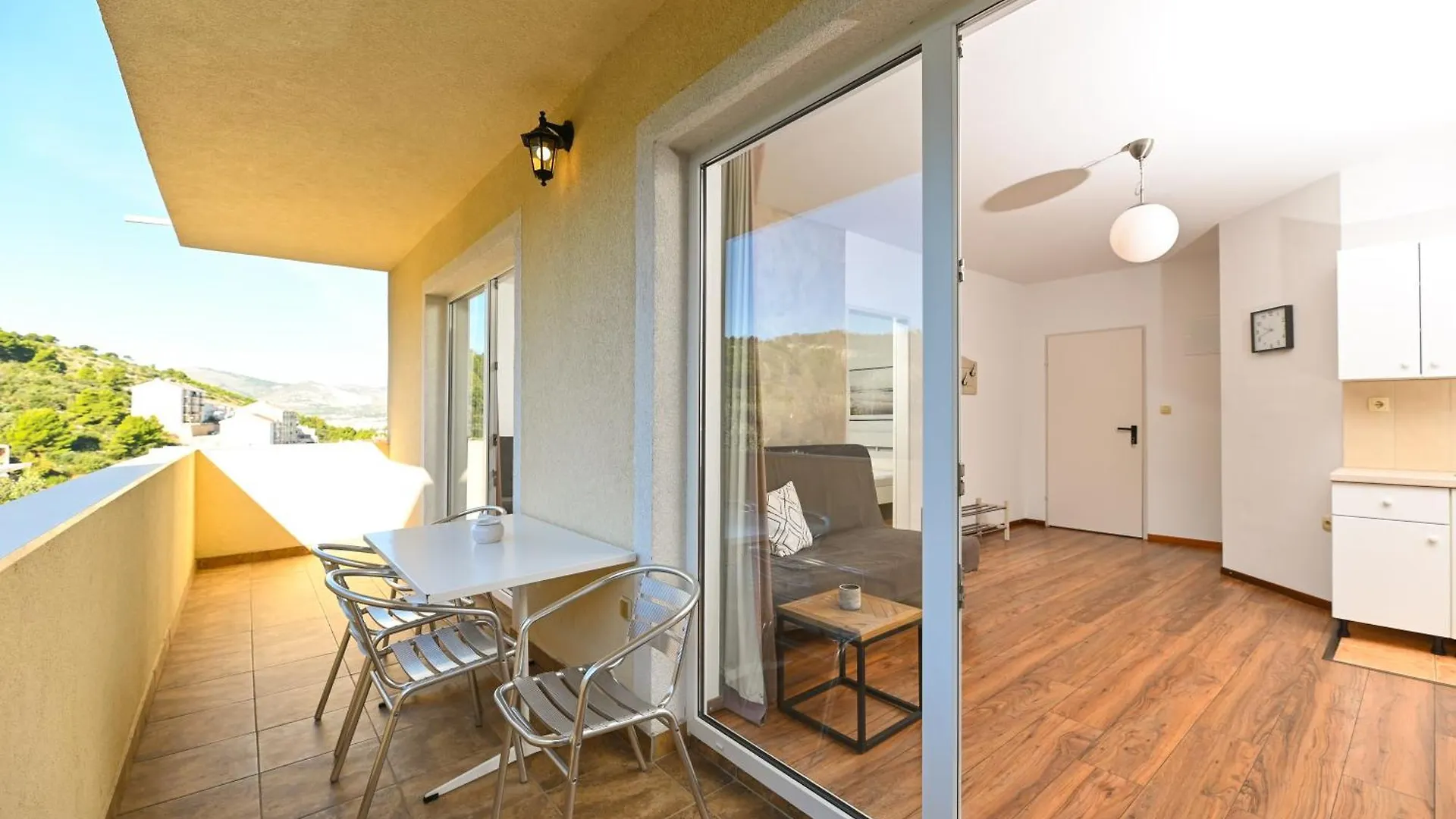 Apartments Bluesky Trogir 0*,