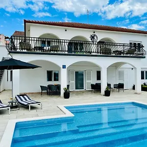 villa-gala.hotels-in-trogir.com/